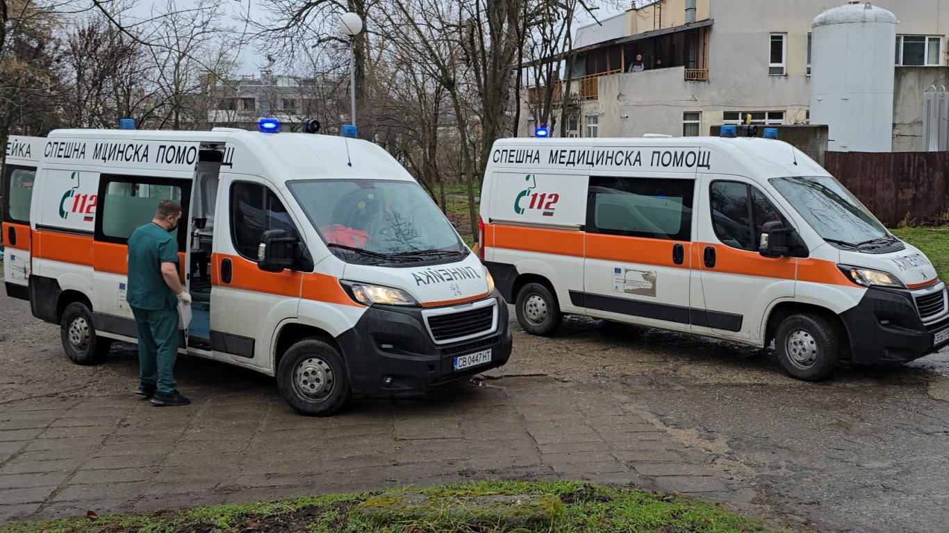 С борба срещу времето и глобите: Парадоксът на българските линейки