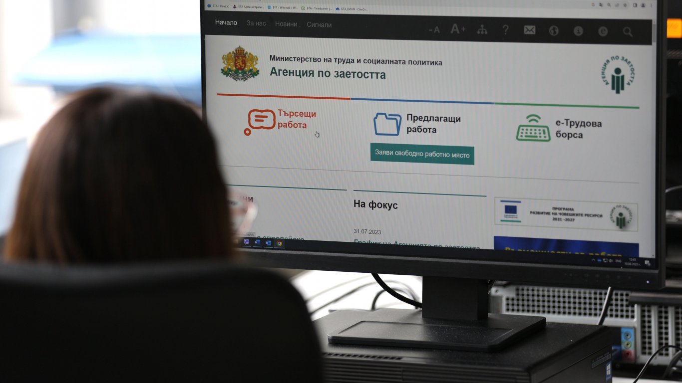 Политическа пропаганда в Агенцията по заетостта? Смилен Вълов разпореди незабавна проверка