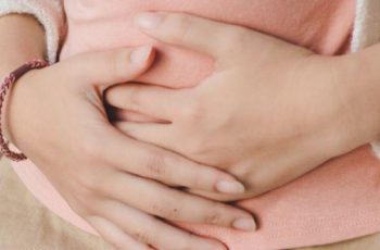 Забравете за тежестта в корема: Природни суперхрани, които действат като „метла“ за червата